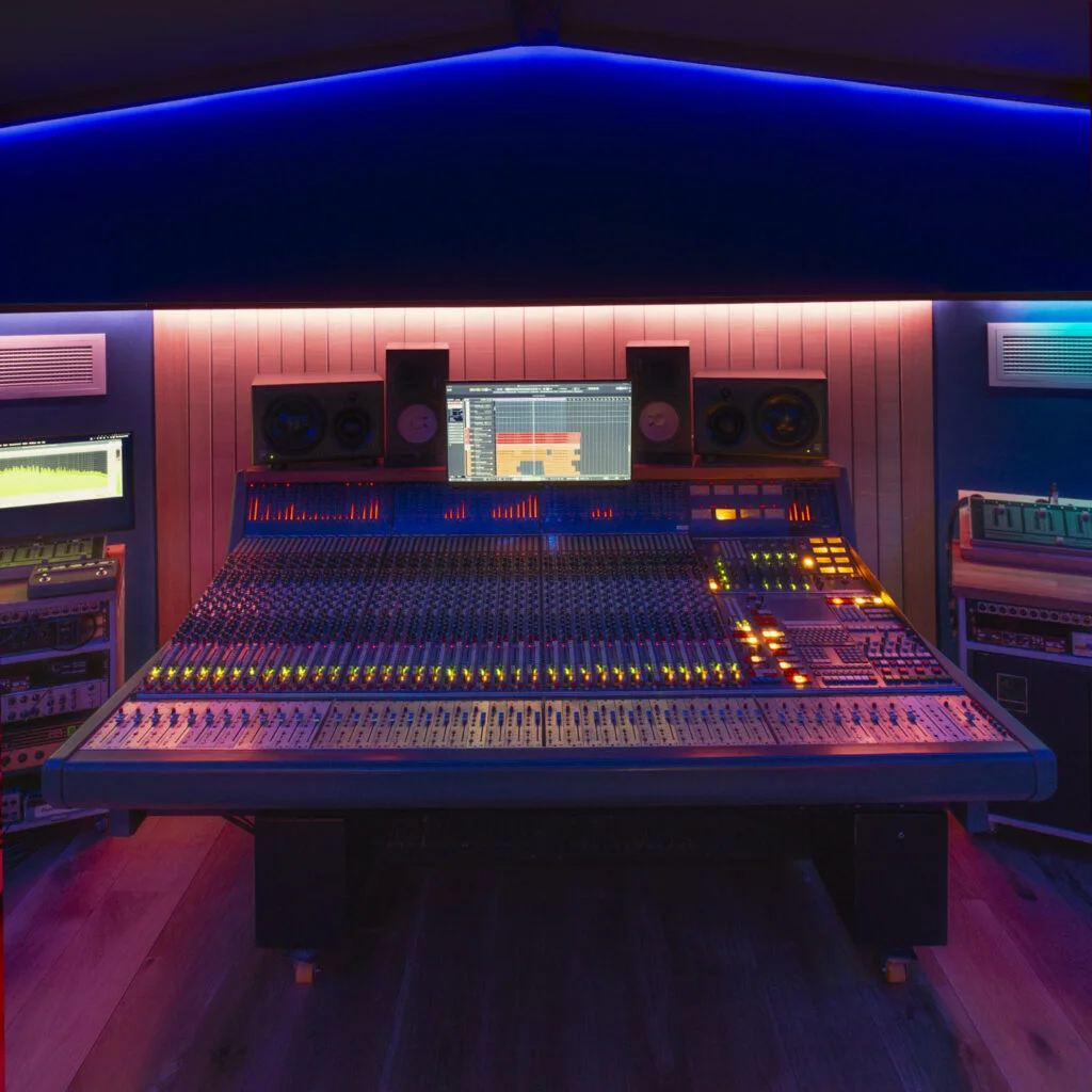 One-Two-Pass-It-South-studio-night-life-1024x1024